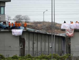 Mahkumlarca rehin alınan 57 gardiyan ve 7 polis serbest kaldı