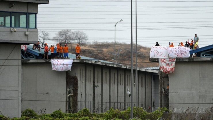 Mahkumlarca rehin alınan 57 gardiyan ve 7 polis serbest kaldı